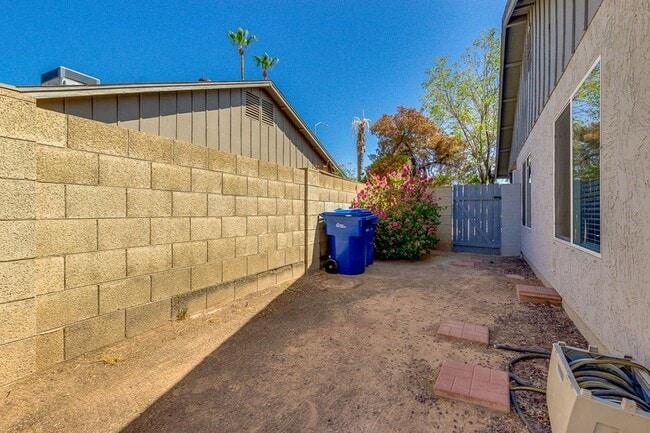 Building Photo - Modern 3 BD 2 BA Home on Mesa/Chandler/Tempe Border!
