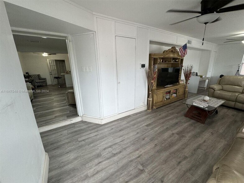 Building Photo - 10245 SW 37th Terrace