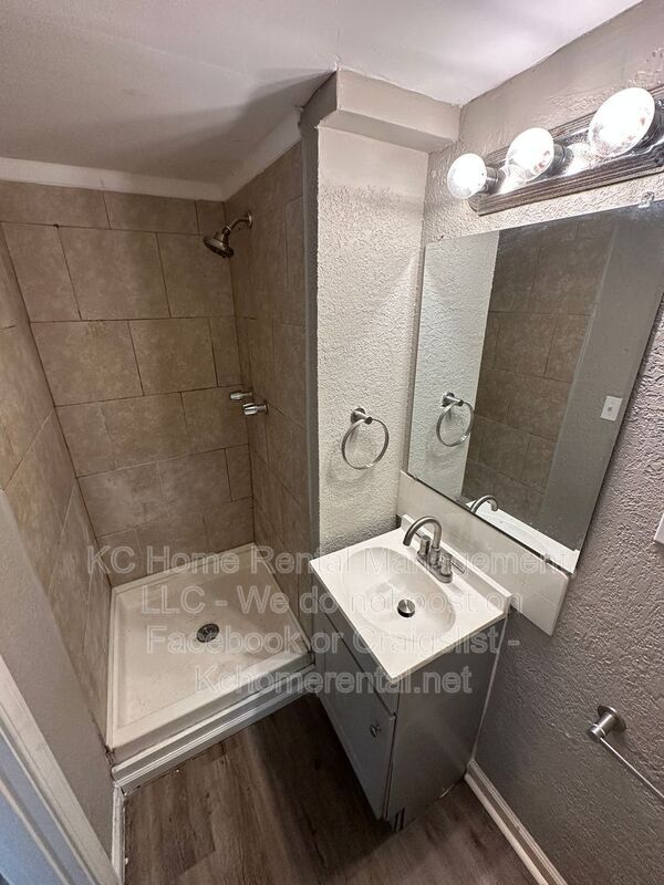 Building Photo - 300 Hill St