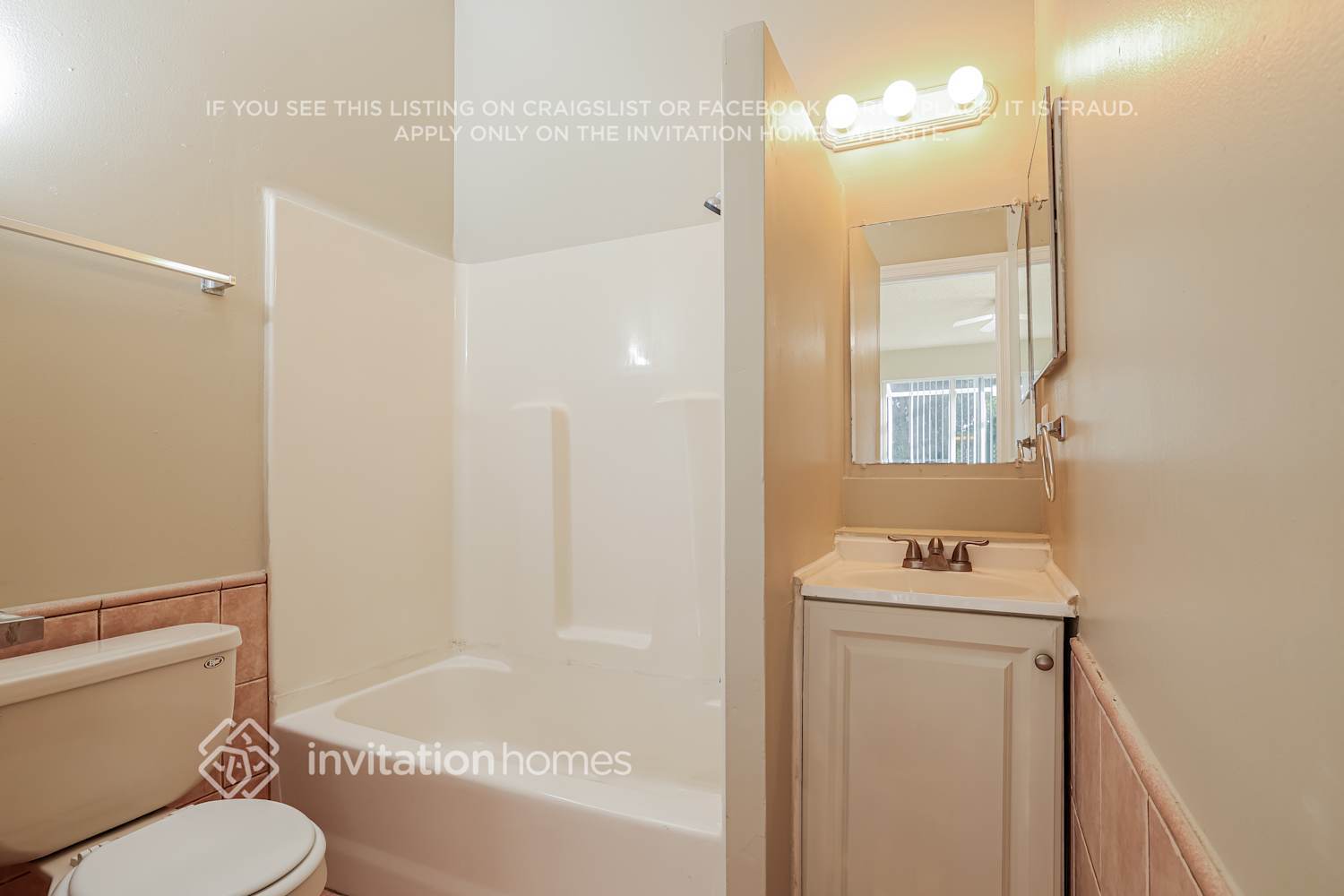 Building Photo - 1081 Fairfax Cir W