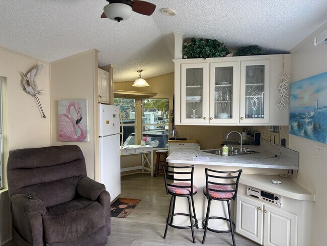 Building Photo - Mobile Home in Sarasota Lakes and Rv