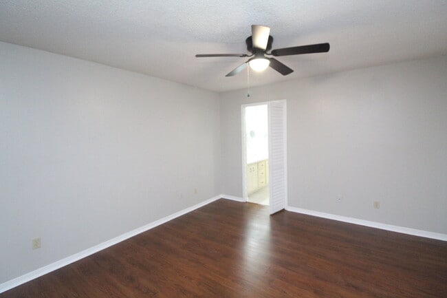 Building Photo - Northeast Pensacola 2BR Home with Fireplace & Covered Patio