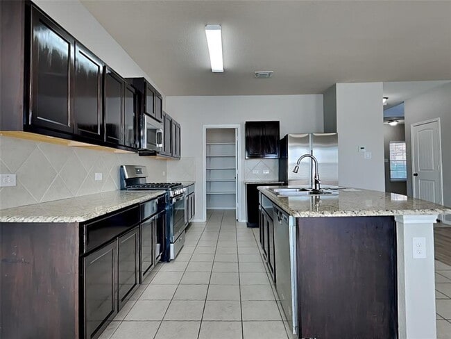 Building Photo - 214 Tallow Trl