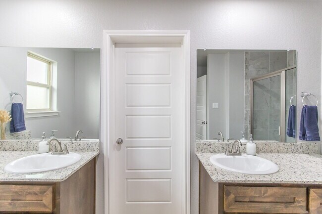 Building Photo - "Charming 3-Bedroom Retreat with 2 Baths and 1,760 Sq Ft of Comfort in Copperas Cove!"
