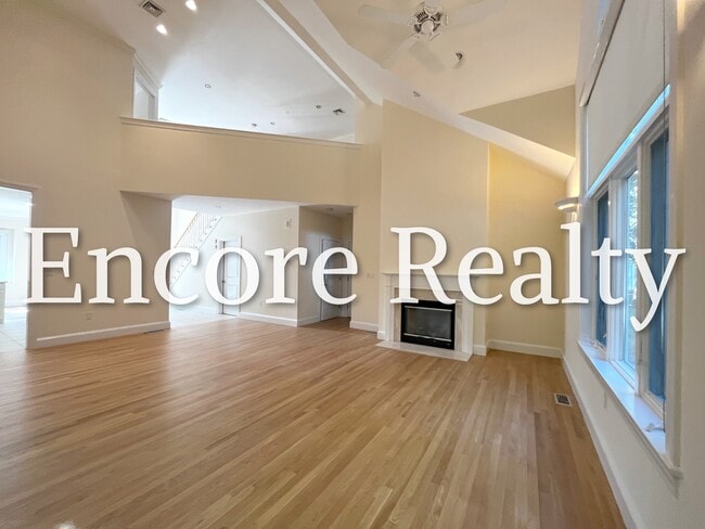 Building Photo - 906 W Roxbury Pky