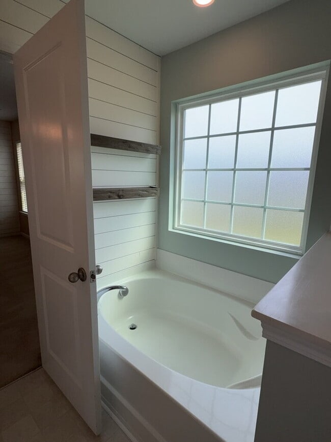 Building Photo - 838 Redbud Ln
