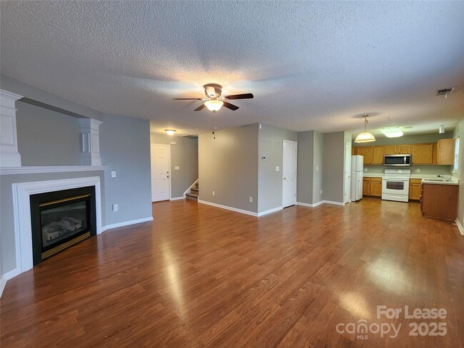 Building Photo - 6830 Babbling Brook Ln