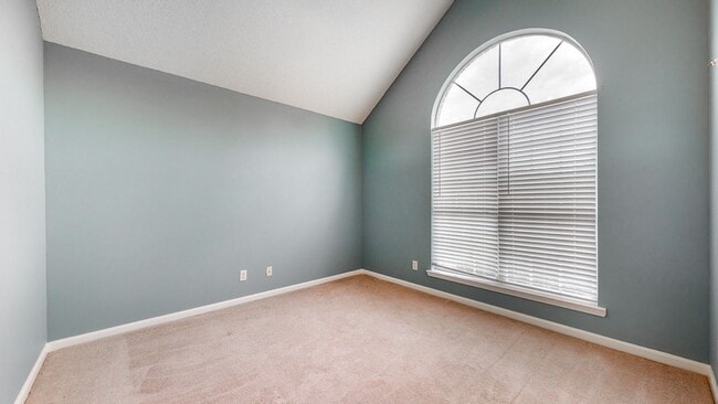 Building Photo - 4 Bedrooms, 2 Bathrooms in the Heart of Richmond Hill - Mulberry Subdivision