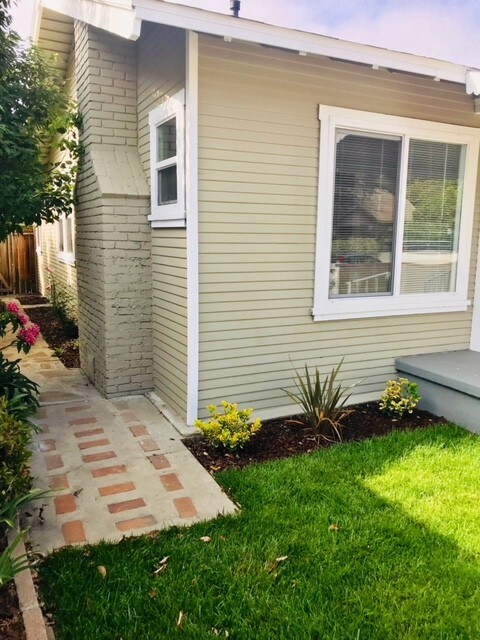 Front Side Yard - 4910 Monte Vista St