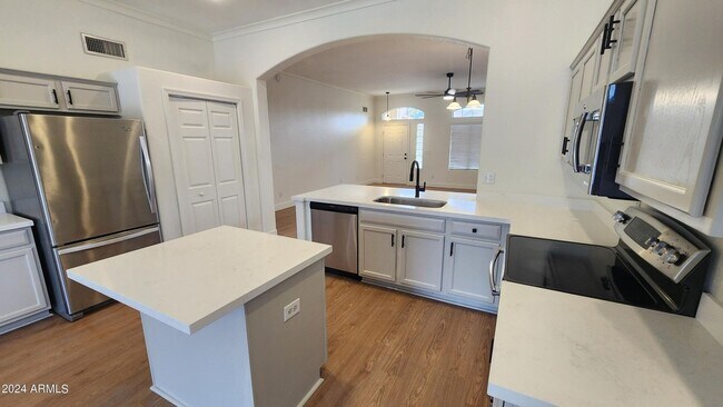 Building Photo - 2050 W Boulder Ct