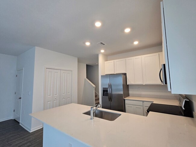 Building Photo - 3 bedroom 2.5 Bath in Tara Baywood