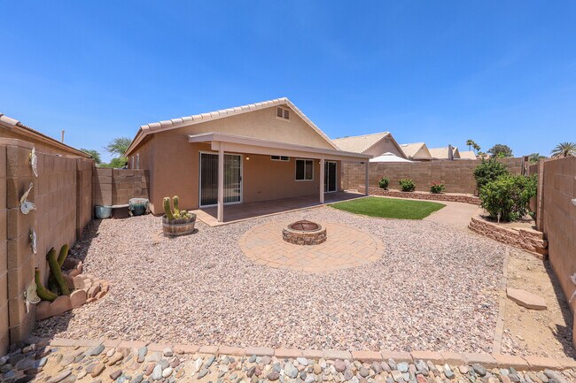 Building Photo - 8070 N Wild Aster Way
