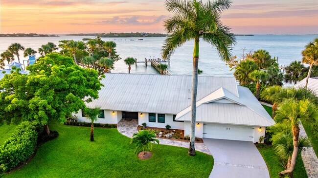 Building Photo - 3501 SE Kubin Ave