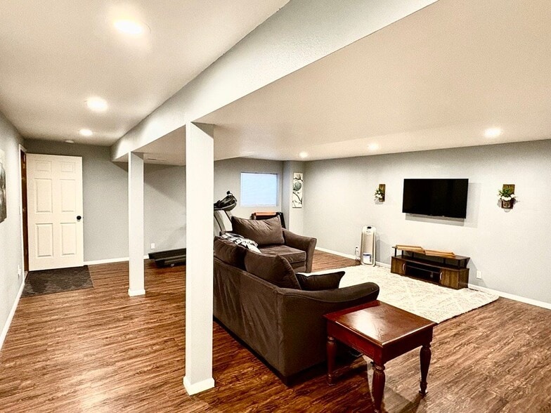 Building Photo - 2512 Hollingbourne Dr