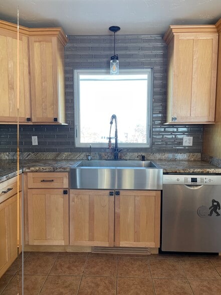 Building Photo - 12 Cloninger Ln