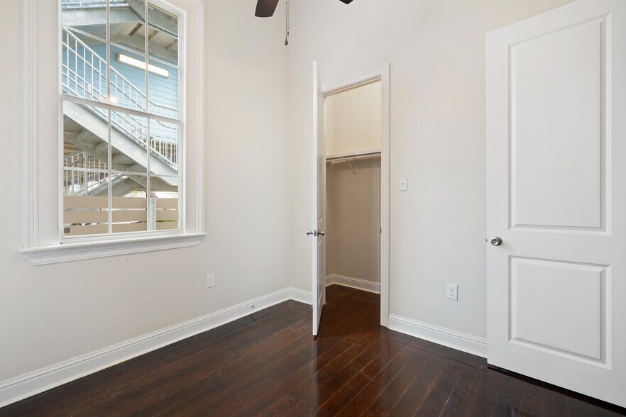 Building Photo - 1618 Marigny St
