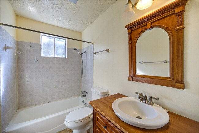 Building Photo - 6227 S Pinesap Dr