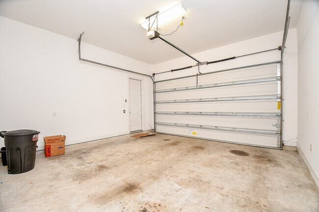Building Photo - 818 Yale St