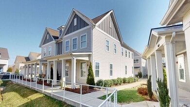 Building Photo - Sleek 3BR Stunner Near Historic Downtown Franklin