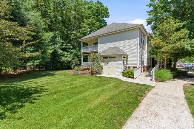 Building Photo - 141 Forest Dr