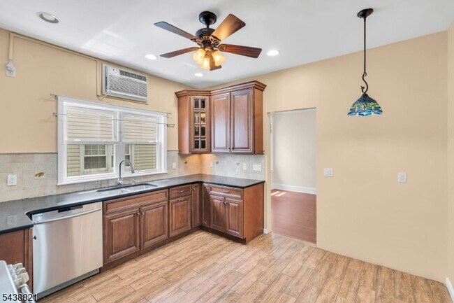 Building Photo - 206 Highland Ave