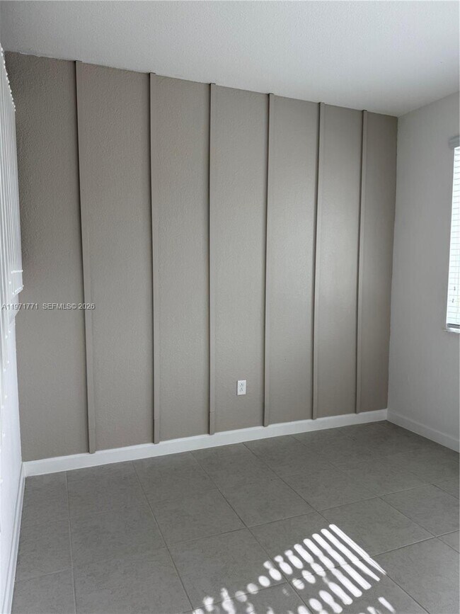 Building Photo - 1427 SE 7th Ter