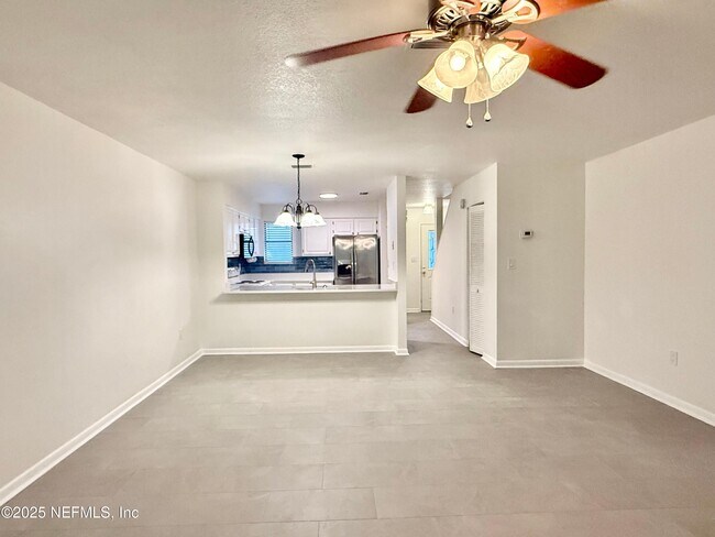 Building Photo - 1604 Arcadia Dr