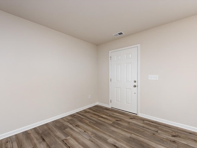 Building Photo - 1048 Old Trade St