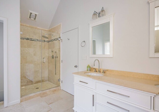 Building Photo - 237 Blank Ln