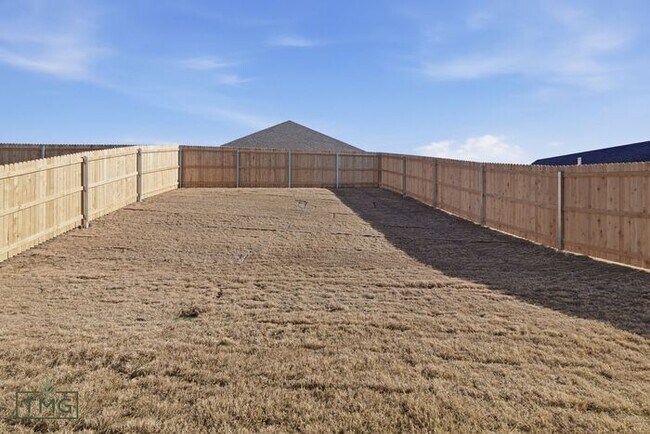 Building Photo - Newly Remodeled 2 Bed Duplex – Prime Broken Arrow Location!