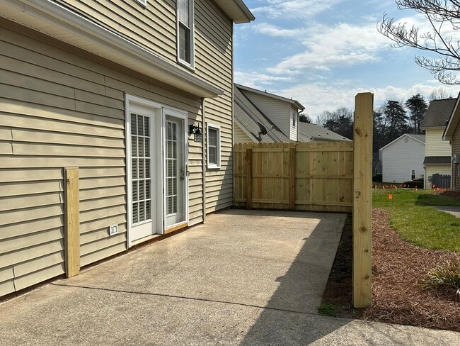 Building Photo - 328 Brookside Ct