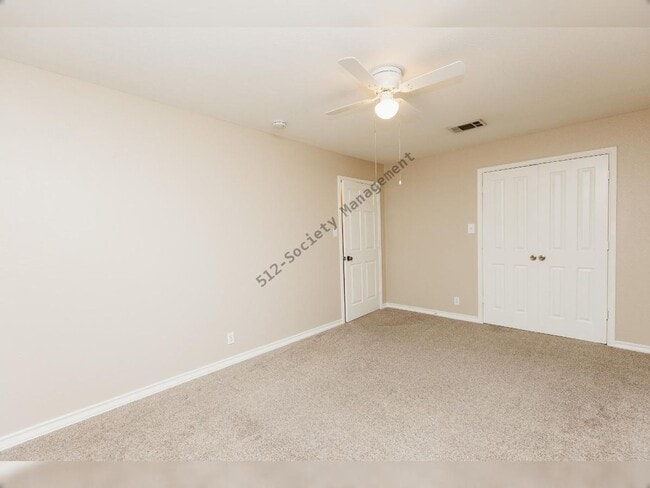 Building Photo - 212 Sandstone Dr