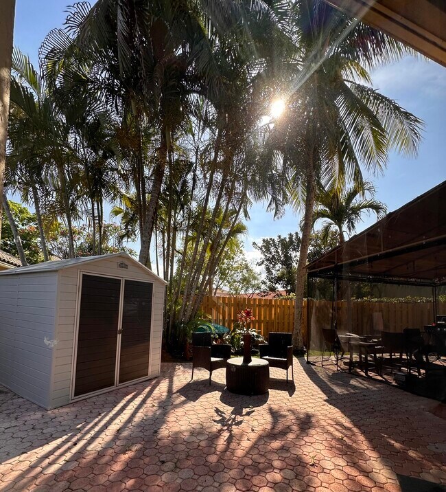 Building Photo - 1728 Shoreside Cir