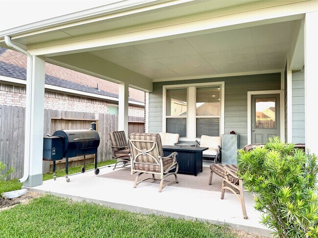 Building Photo - 8319 Divot Trce