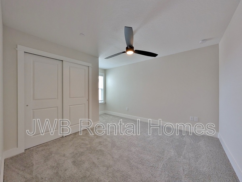 Building Photo - 314 12th Ave N