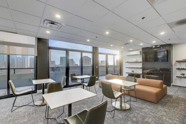 Building Photo - 435 W Erie St