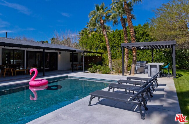 Building Photo - 2660 N Farrell Dr