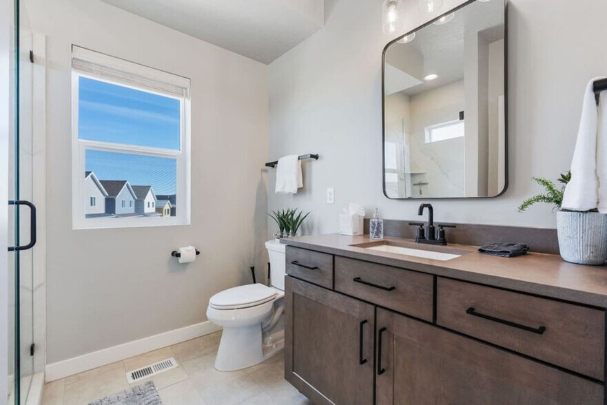 Building Photo - 6831 Silver Creek Dr