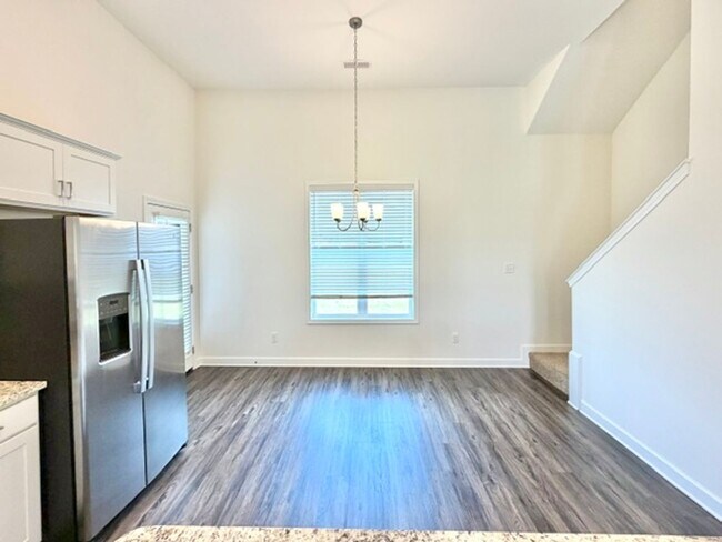 Building Photo - 130 Primrose Ln