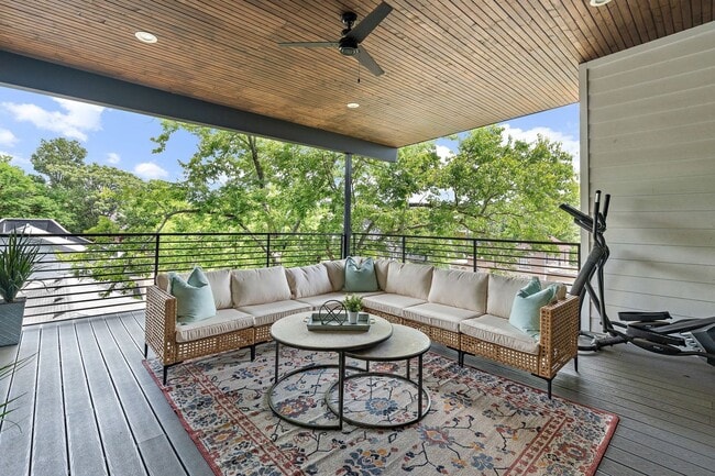 Building Photo - Walkable Luxury in Edgehill