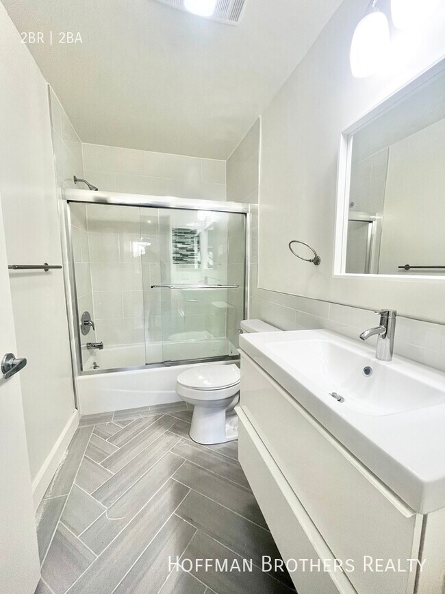 Building Photo - 858 S Ardmore Ave