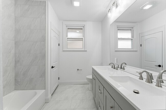 Building Photo - 94-96-96 Montrose St