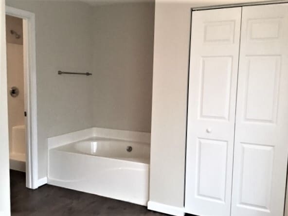 Building Photo - 352 Pinecrest Ct