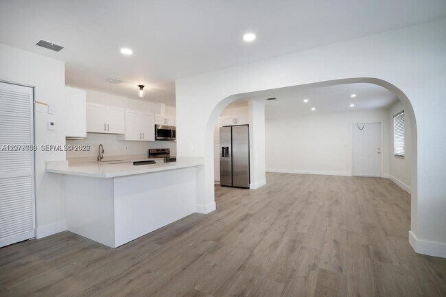 Building Photo - 3509 SW 23rd Terrace