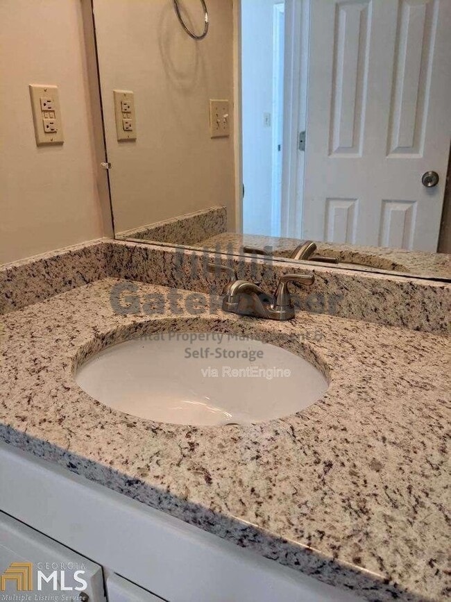 Building Photo - 681 Senoia Rd