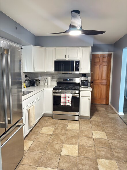 Building Photo - 5326 S 72nd Ct