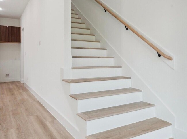 Building Photo - 7418 Maxroy St