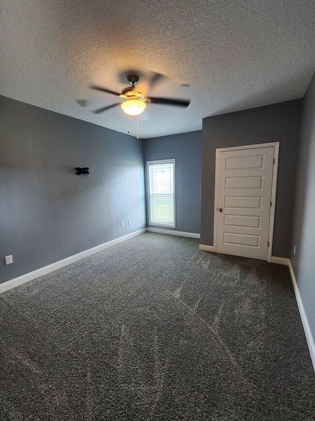Building Photo - 3947 Crusader Ct
