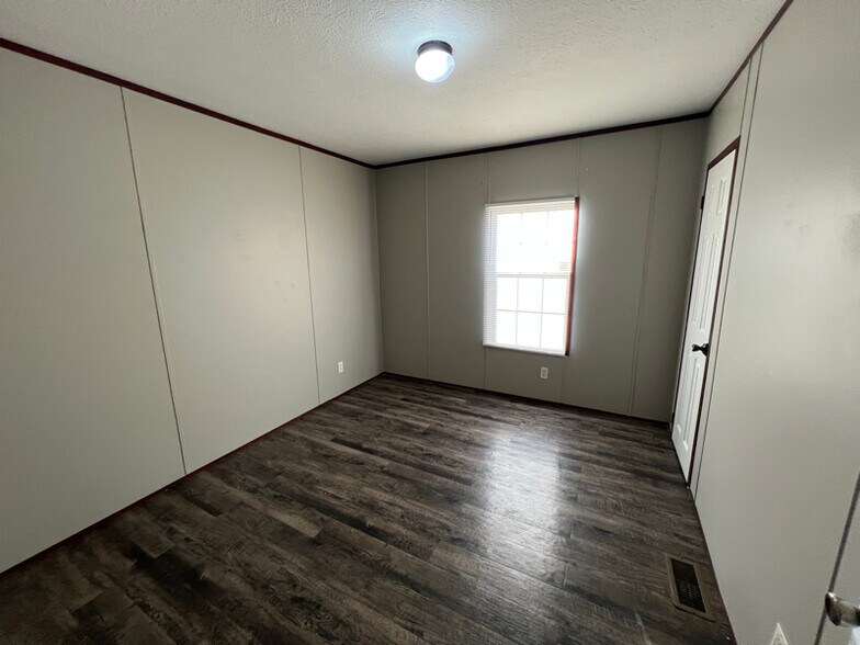 Building Photo - 213 Peach St