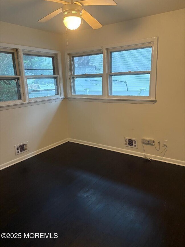 Building Photo - 297 Cambourne Dr